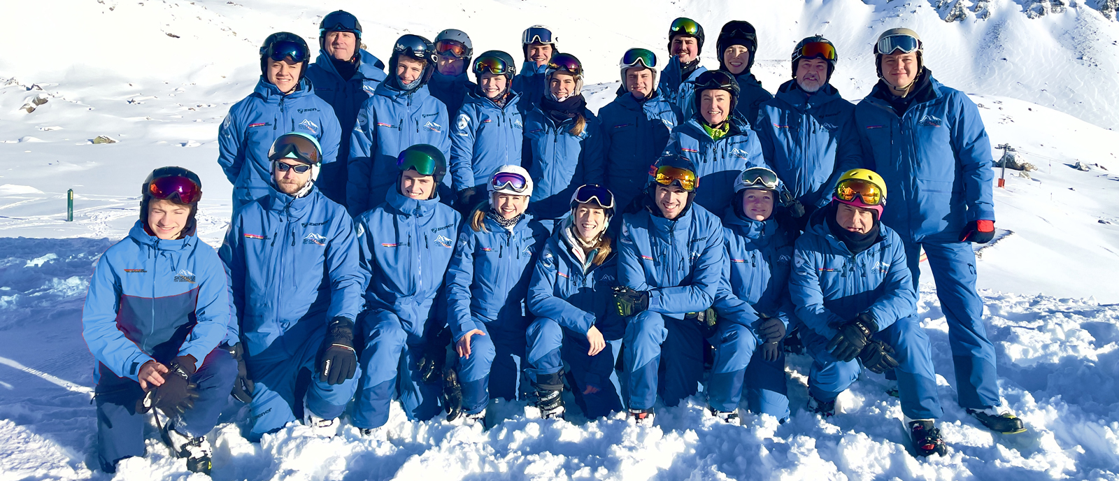Die Skilehrer*innen der Skischule Oberhaching